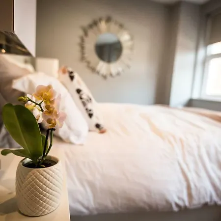 The Hidden Lady Apartment